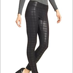NWOT Hue Black Tartan Leggings